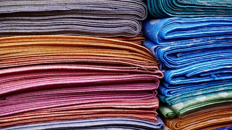smaltimento tessuti colorati